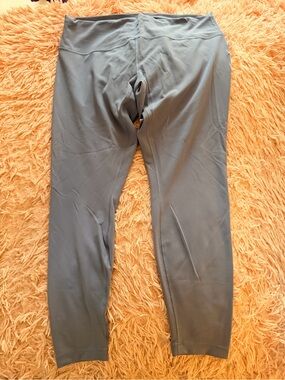 lululemon athletica Men's Slate Gray capri leggings